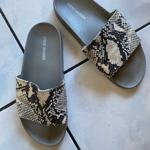 💫 2/50$ - Steve Madden Grey Snake Slides - Picture 3 of 7